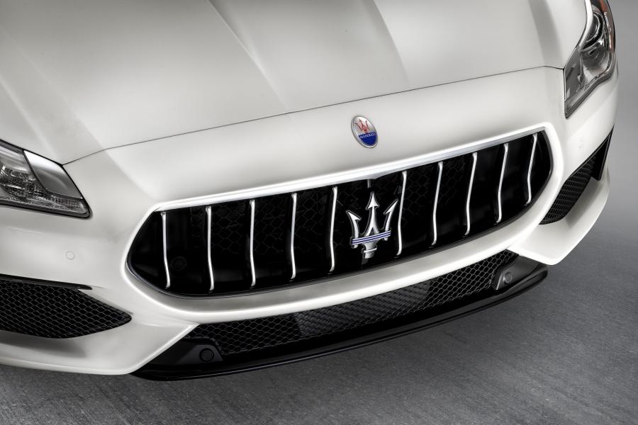 Детали экстерьера Maserati Quattroporte GTS GranSport 2016 года  (фото 5 из 46)